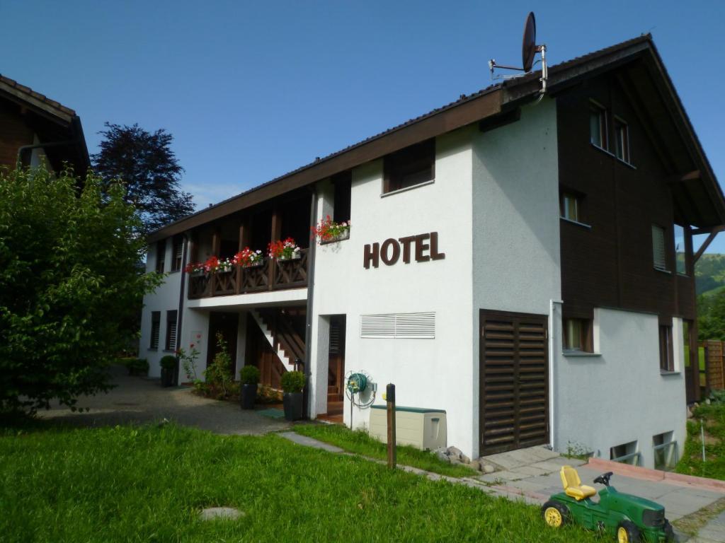 Hotel Bahnhof Giswil Zimmer foto