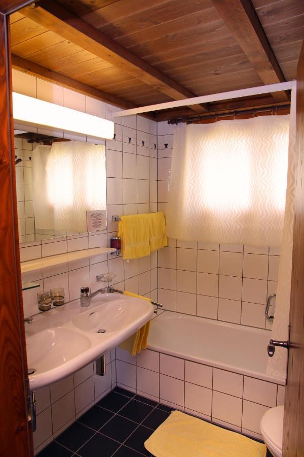 Hotel Bahnhof Giswil Zimmer foto